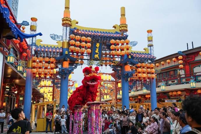 西安浐灞国际港文旅新场景:华夏城国庆假期推出1200场实景剧目